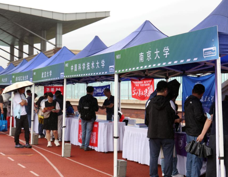 樊振东全锦赛适应场地训练