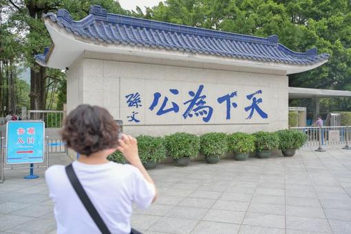 新华社评论员：牢记初心使命 永葆政治本色